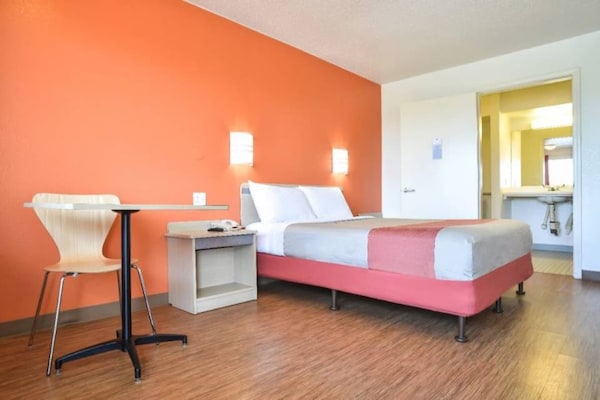 Foto van 1 tweepersoonsbed (Queensize) | Koelkast - Vakantiehuis in Saint Joseph - Facilities