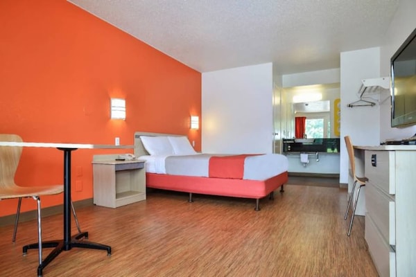 Foto van 1 tweepersoonsbed (Queensize) | Koelkast - Vakantiehuis in Saint Joseph - BedRoom