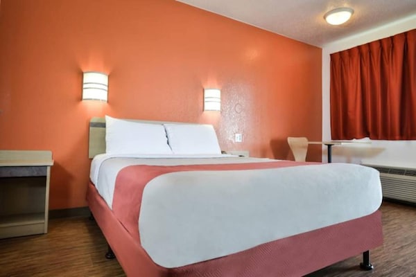 Foto van 1 tweepersoonsbed (Queensize) | Koelkast - Vakantiehuis in Saint Joseph - BedRoom