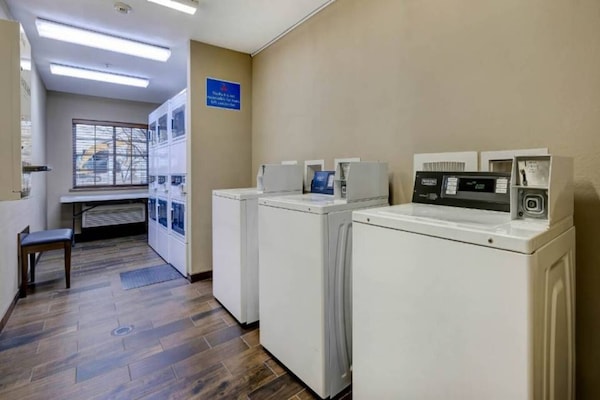 Foto van 1 kingsize bed | Rookvrij, Keuken - Vakantiehuis in Lenexa - Facilities