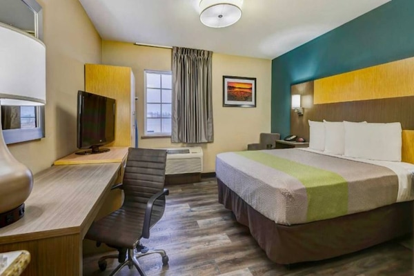 Foto van 1 kingsize bed | Rookvrij, Keuken - Vakantiehuis in Lenexa - BedRoom