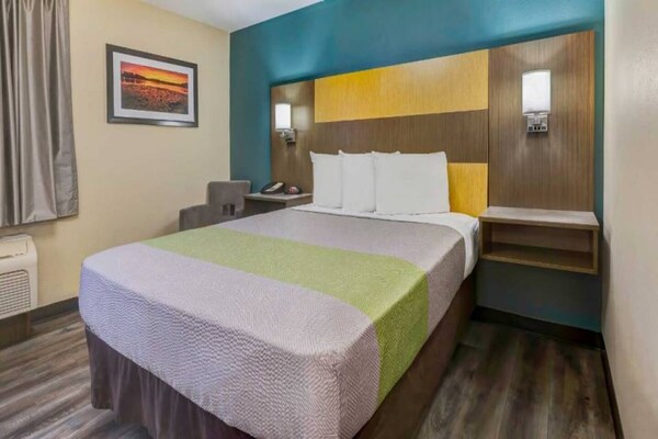 Foto van 1 kingsize bed | Rookvrij, Keuken - Vakantiehuis in Lenexa - BedRoom