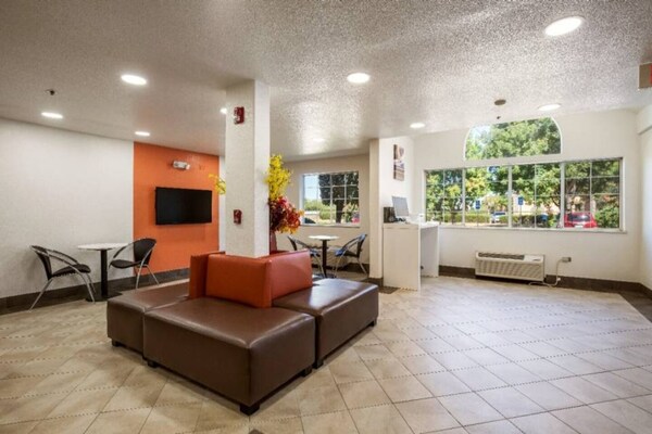 Foto van Queensize bed | Suite, Nsmk, magnetron, slaapbank - Vakantiehuis in Dixon - FloorPlan