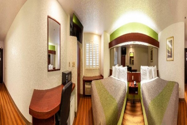 Foto van 1 tweepersoonsbed (Queensize) | Mobiliteit | Badkuip | NSMK | Micfridg - Facilities