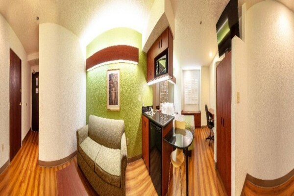 Foto van 1 tweepersoonsbed (Queensize) | Mobiliteit | Badkuip | NSMK | Micfridg - Facilities