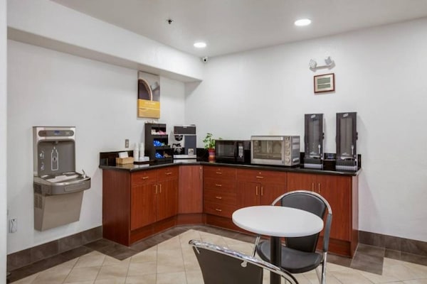 Foto van 1 tweepersoonsbed (Queensize) | Mobiliteit | Badkuip | NSMK | Micfridg - FloorPlan