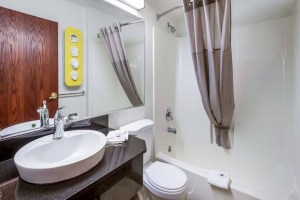 Foto van Queensize bed | Mobiliteit | Suite | NSMK | Slaapbank - BedRoom