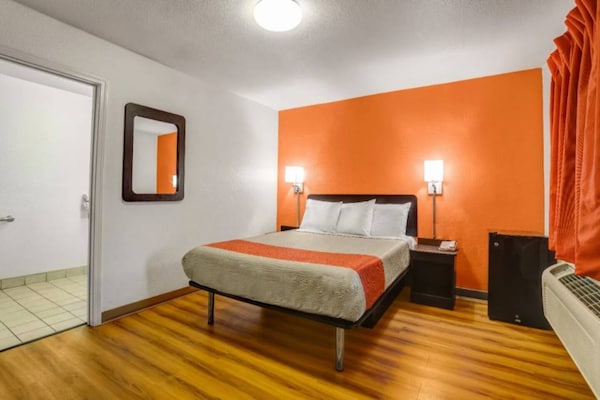 Foto van 1 tweepersoonsbed (queensize) | Roken toegestaan, koelkast (Mcfridge) - BedRoom