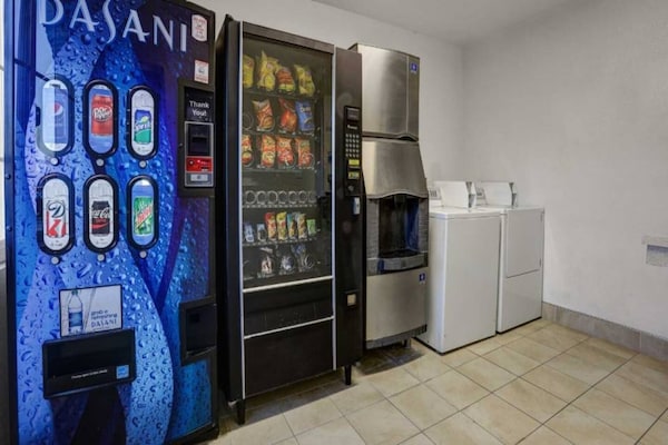 Foto van 1 tweepersoonsbed (queensize) | Roken toegestaan, koelkast (Mcfridge) - FloorPlan