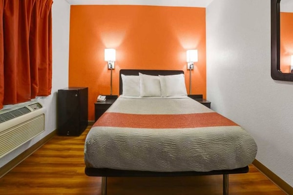 Foto van 1 Volledig Bed | Roken | Koelkast - Vakantiehuis in Marysville - BedRoom