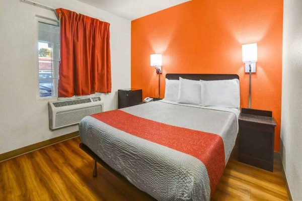 Foto van 1 Volledig Bed | Roken | Koelkast - Vakantiehuis in Marysville - BedRoom