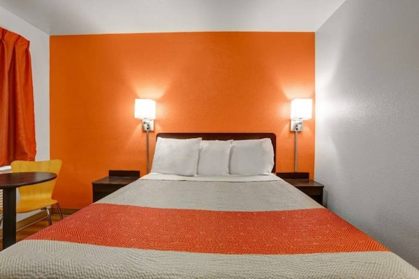 Foto van 1 Volledig Bed | Roken | Koelkast - Vakantiehuis in Marysville - BedRoom