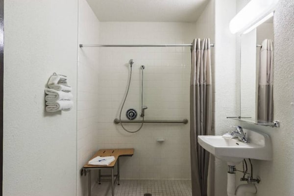 Foto van 1 tweepersoonsbed (queensize) | Roken toegestaan - Vakantiehuis in Oroville - BedRoom