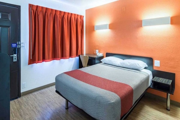 Foto van 1 tweepersoonsbed (queensize) | Rookvrij - Vakantiehuis in Oroville - BedRoom