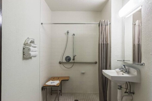 Foto van 1 tweepersoonsbed (queensize) | Rookvrij - Vakantiehuis in Oroville - BedRoom