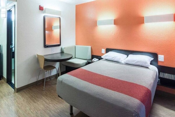 Foto van 1 tweepersoonsbed (queensize) | Rookvrij - Vakantiehuis in Oroville - BedRoom