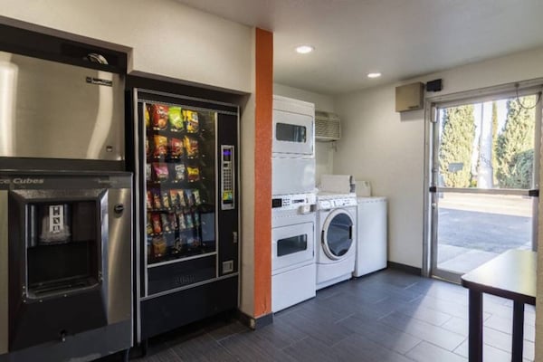 Foto van 1 tweepersoonsbed (queensize) | Rookvrij - Vakantiehuis in Oroville - Facilities