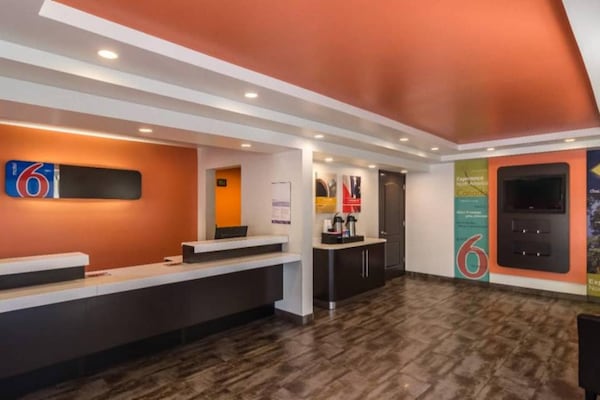 Foto van 1 tweepersoonsbed (queensize) | Rookvrij - Vakantiehuis in Oroville - FloorPlan