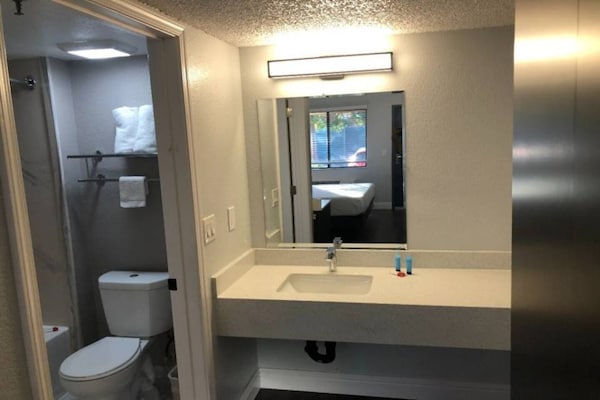 Foto van 1 kingsize bed | Rookvrij - Vakantiehuis in Sacramento CA - Facilities