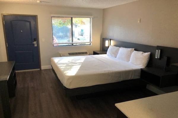 Foto van 1 kingsize bed | Rookvrij - Vakantiehuis in Sacramento CA - Facilities