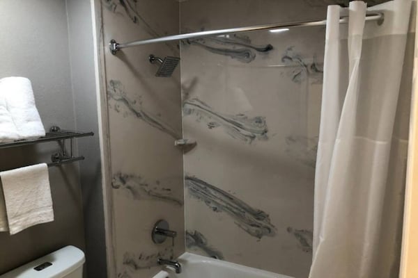 Foto van 1 kingsize bed | Rookvrij - Vakantiehuis in Sacramento CA - Facilities