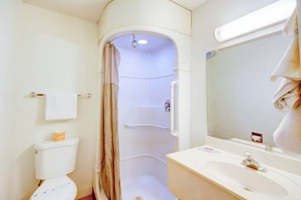 Foto van 1 tweepersoonsbed (Queensize) | Nsmk, Micfridge - Vakantiehuis in St George UT - BedRoom