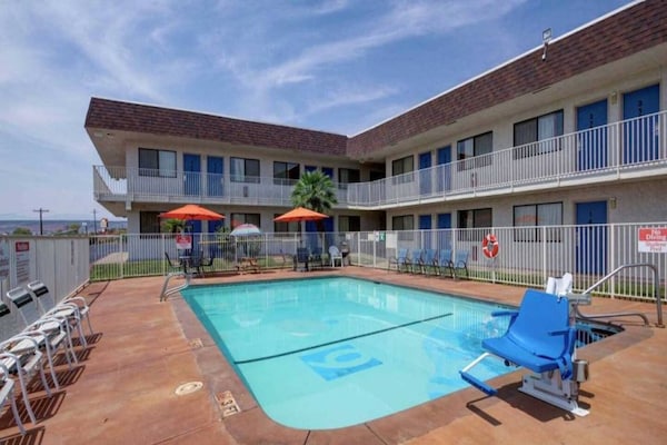 Foto van 1 tweepersoonsbed (Queensize) | Nsmk, Micfridge - Vakantiehuis in St George UT - Pool
