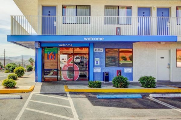 Foto van 1 tweepersoonsbed (Queensize) | Nsmk, Micfridge - Vakantiehuis in St George UT - ExteriorSummer