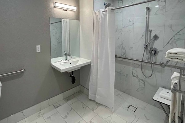 Foto van 1 tweepersoonsbed (queensize) | NS | Keuken - Vakantiehuis in Tacoma - BathRoom