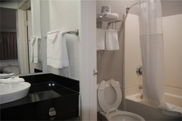 Foto van 1 tweepersoonsbed (queensize) | NS | Keuken - Vakantiehuis in Tacoma - Facilities