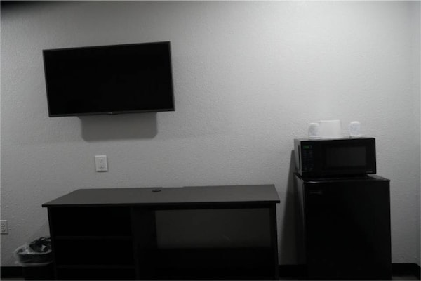 Foto van 1 Queensize Bed | Mobil Access Tub | Ns Keuken - Vakantiehuis in Tacoma - Facilities