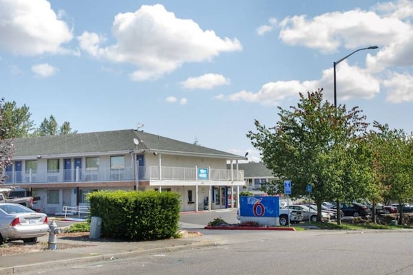 Foto van 1 tweepersoonsbed (Queensize) | Koelkast - Vakantiehuis in Tacoma - ExteriorSummer