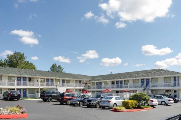 Foto van 1 tweepersoonsbed (Queensize) | Koelkast - Vakantiehuis in Tacoma - ExteriorSummer