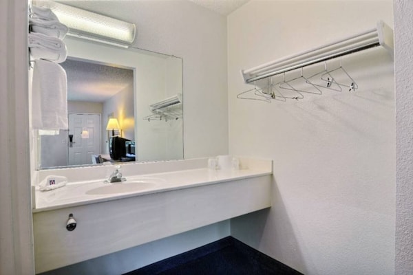 Foto van 1 tweepersoonsbed (queensize) | Magnetron (magnetron), rookvrij - BedRoom