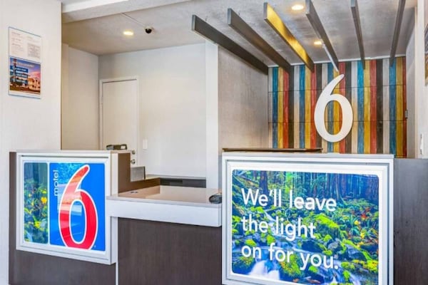 Foto van 1 tweepersoonsbed | Premium minikoelkast - Vakantiehuis in Kirkland - Facilities
