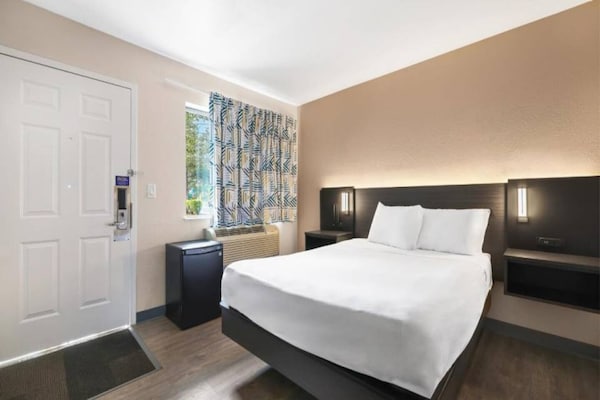 Foto van 1 tweepersoonsbed | Toegankelijk voor mindervaliden/bad - BedRoom