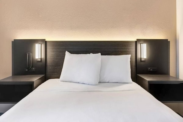 Foto van 1 tweepersoonsbed - 1 eenpersoonsbed | Micfridge, Nsmk - BedRoom