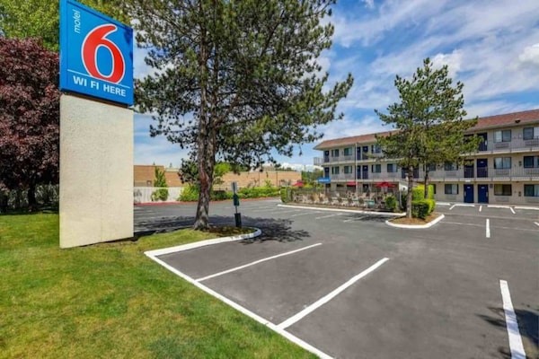 Foto van 1 tweepersoonsbed (queensize) | Rookvrij - Vakantiehuis in Kirkland - ExteriorSummer