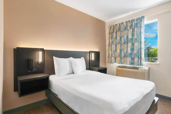 Foto van 1 tweepersoonsbed - 1 eenpersoonsbed | Premium minikoelkast - BedRoom