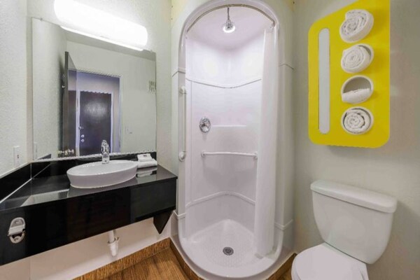 Foto van 1 tweepersoonsbed (queensize) | Rookvrij, Keuken - Vakantiehuis in SeaTac - BathRoom