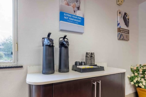 Foto van 1 tweepersoonsbed (Queensize) | Badkuip met mobiele toegang (Nsmk Micfridg) - Facilities