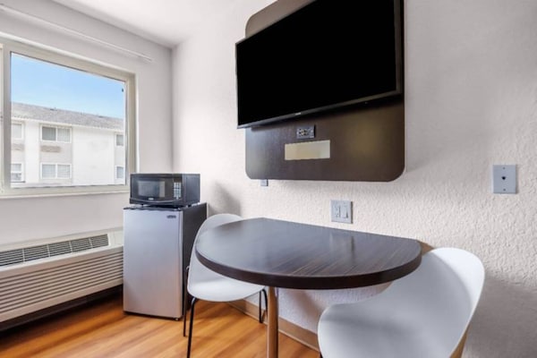 Foto van 1 tweepersoonsbed | Toegankelijk voor mensen met een mobiliteitsbeperking RI Shwr, Nsmk - Facilities