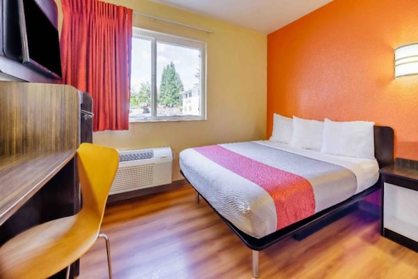 Foto van 1 tweepersoonsbed (queensize) | Niet-roken, koelkast (Micfridge) - BedRoom
