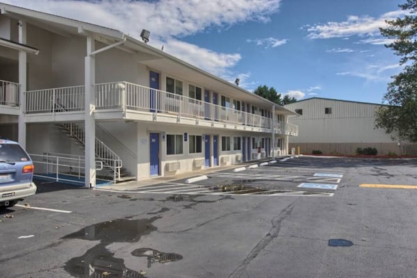 Foto van 1 tweepersoonsbed | Douche conform ADA/RI-normen - Vakantiehuis in Everett - Facilities