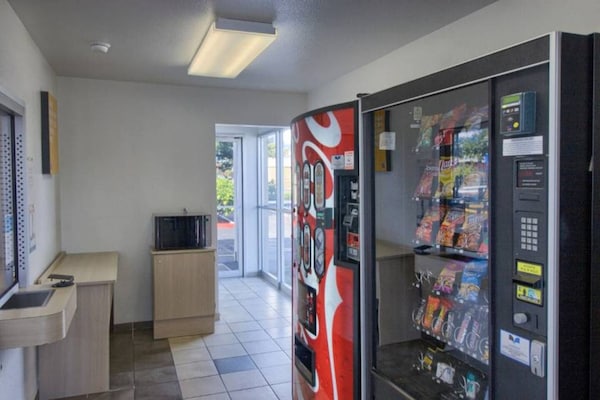 Foto van 1 tweepersoonsbed (queensize) | Rookvrij - Vakantiehuis in Everett - FloorPlan