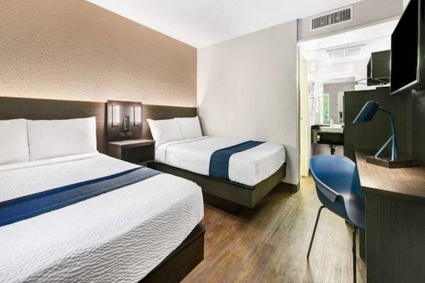 Foto van 1 tweepersoonsbed (Queensize) | Premium, Micfridge - BedRoom