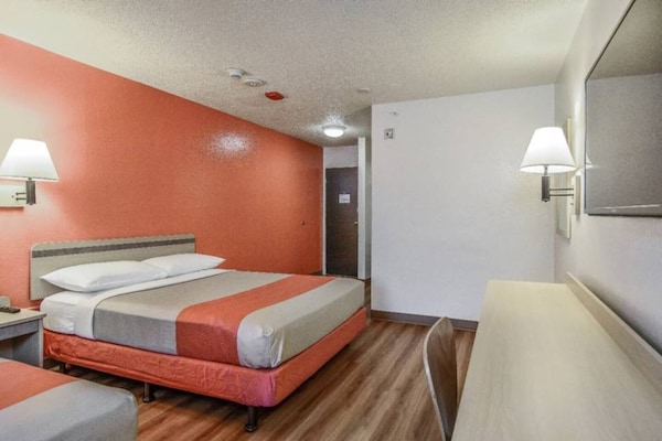 Foto van 1 tweepersoonsbed (Queensize) | Premium, Micfridge - BedRoom