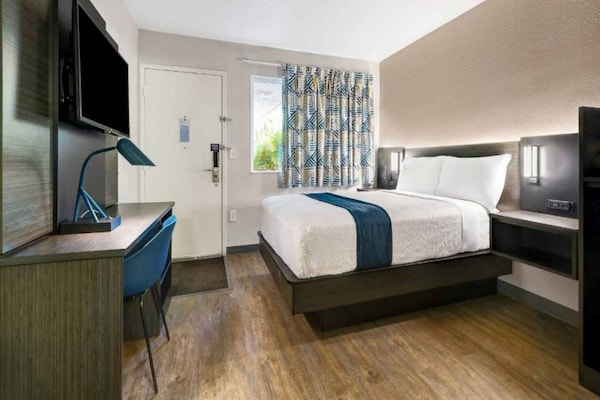 Foto van 1 tweepersoonsbed | Toegankelijk voor mindervaliden/Badkuip/Luxe - BedRoom