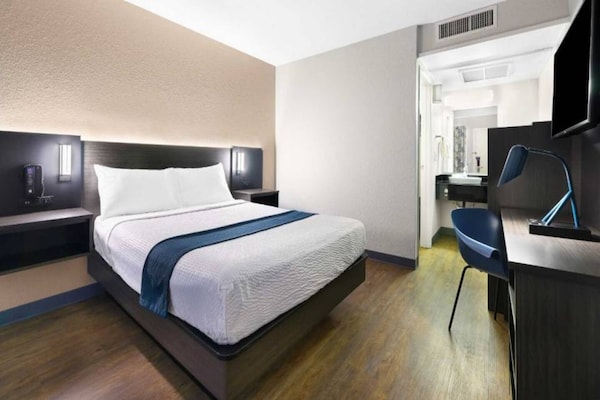 Foto van 1 tweepersoonsbed | Toegankelijk voor mindervaliden/Badkuip/Luxe - BedRoom