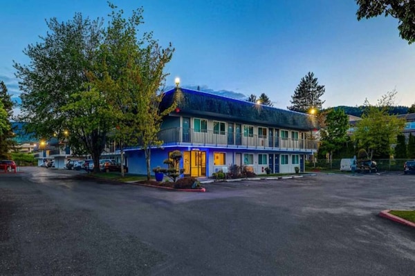 Foto van 1 tweepersoonsbed (Queensize) | Deluxe - Vakantiehuis in Issaquah - ExteriorSummer